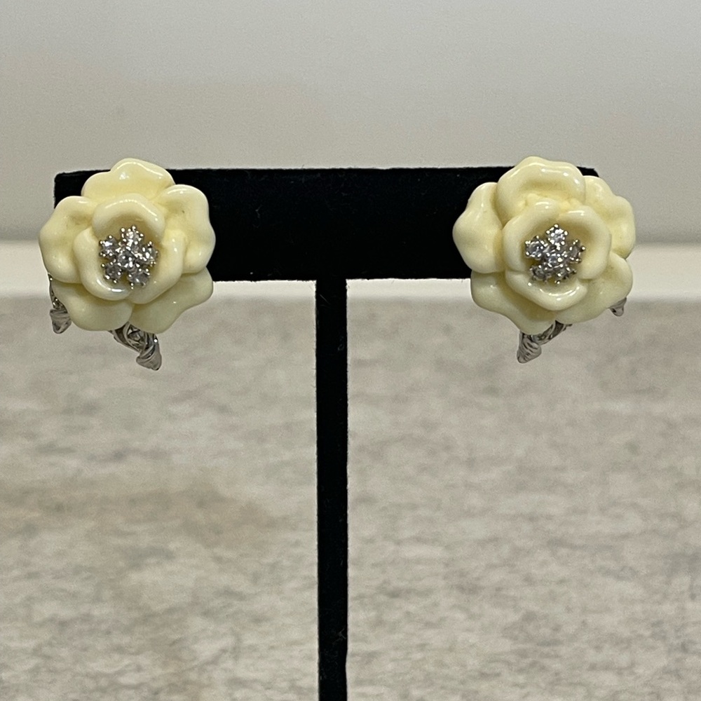 Nolan Miller Flower Rhinestone Earrings 💕